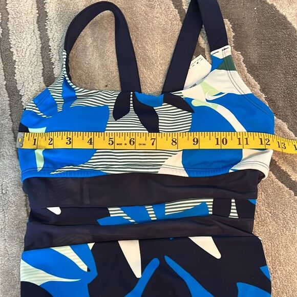 NIKE Women's Mesh Floral Print V-Back One Piece Swimsuit - Picture 8 of 9